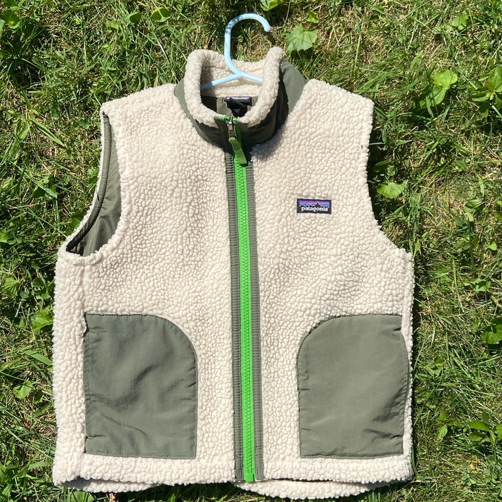 Kids Patagonia retro vest, size 5-6. Great for fall.
